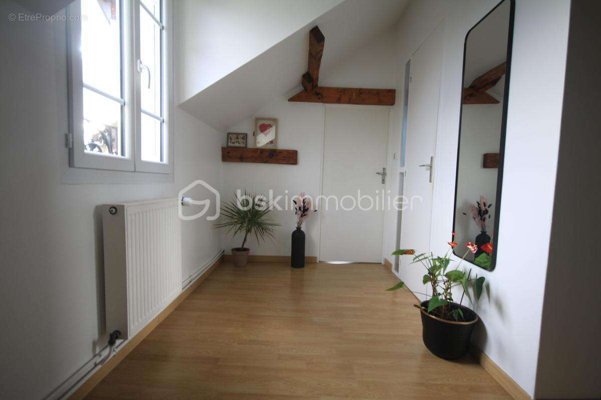 Maison à D&#039;HUISON-LONGUEVILLE