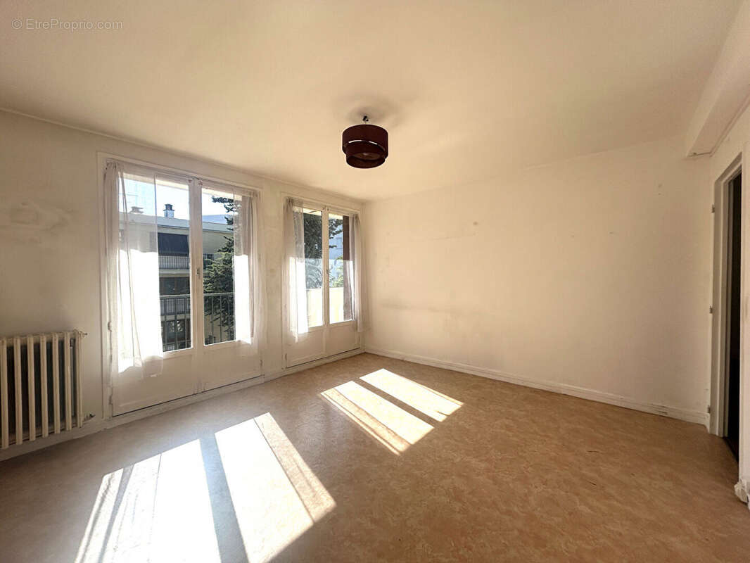 Appartement à FRESNES