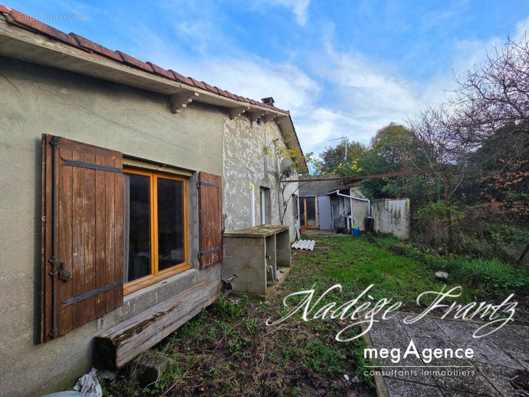 Maison à SAINT-JEAN-D'ANGELY