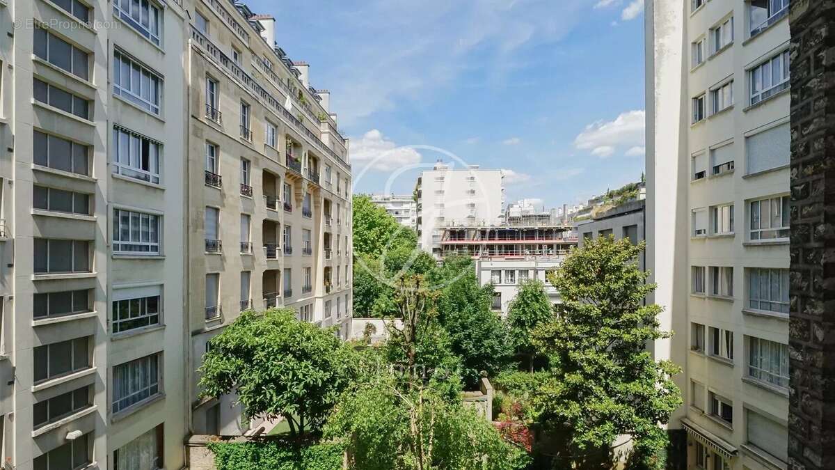 Appartement à PARIS-16E