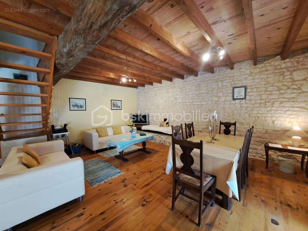 Maison à SAINT-PIERRE-DE-JUILLERS