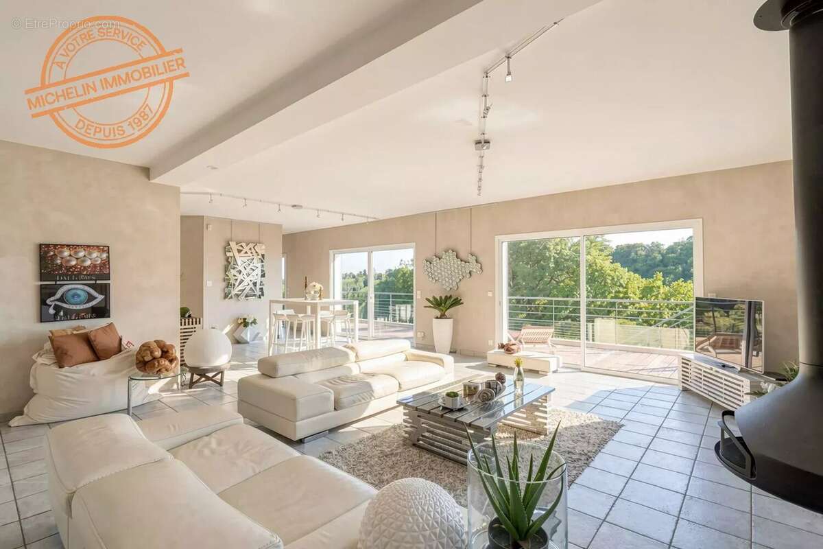 Maison T6 - Bel environnement - photo 5