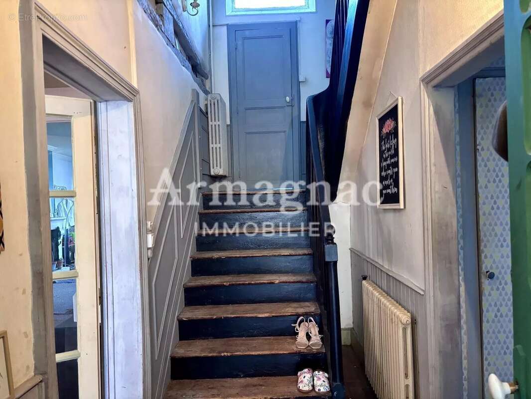 Maison à VIC-FEZENSAC