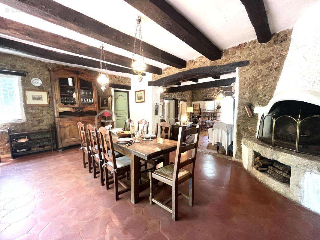 Charme, calme, intimité, à deux pas du village –  T3 de 137 m2 + T2 de 32 m2 – St Paul En Forêt (Var) - photo 8