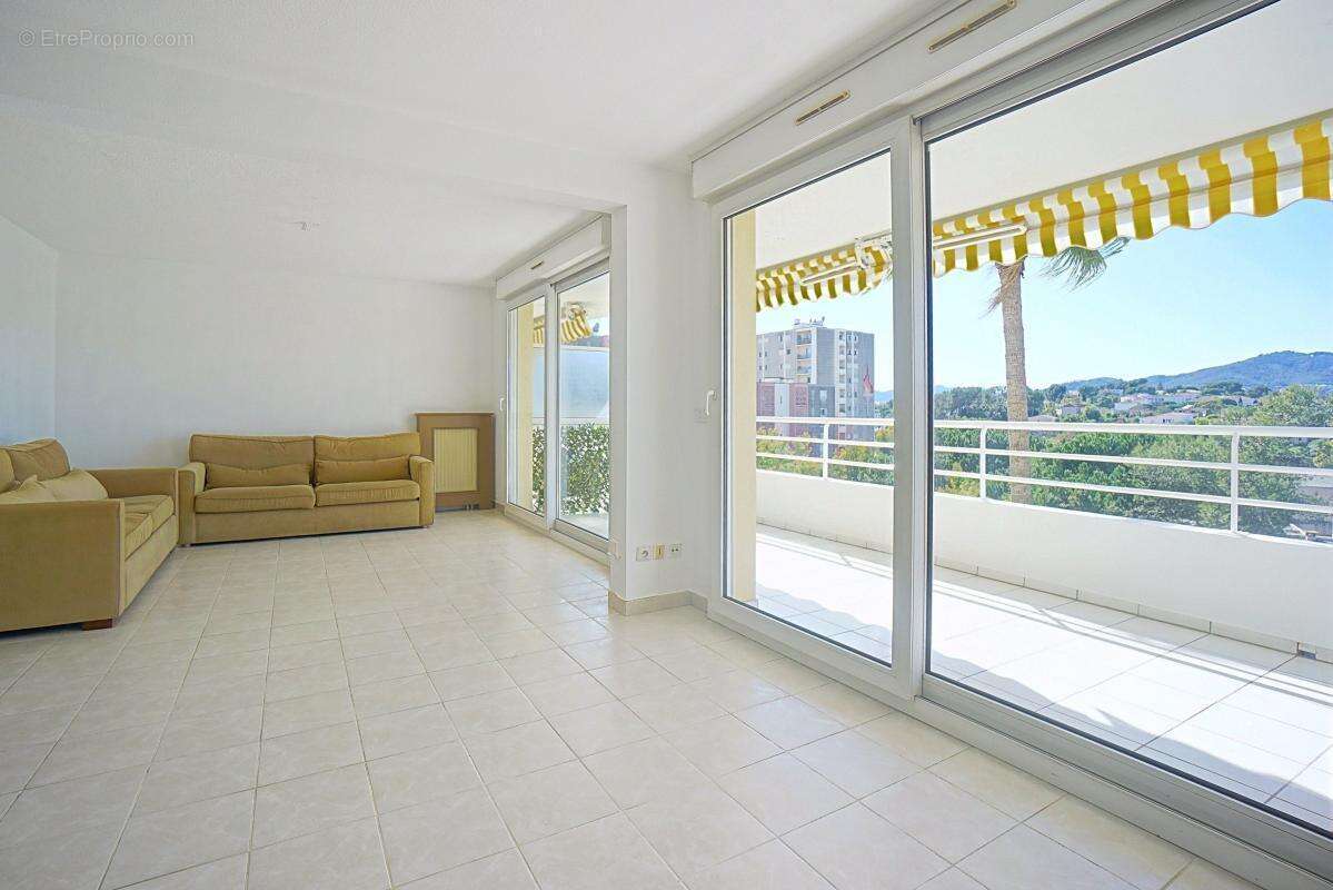 Ideal pour famille - beaux volumes - garage - 36m² de sejour - photo 2