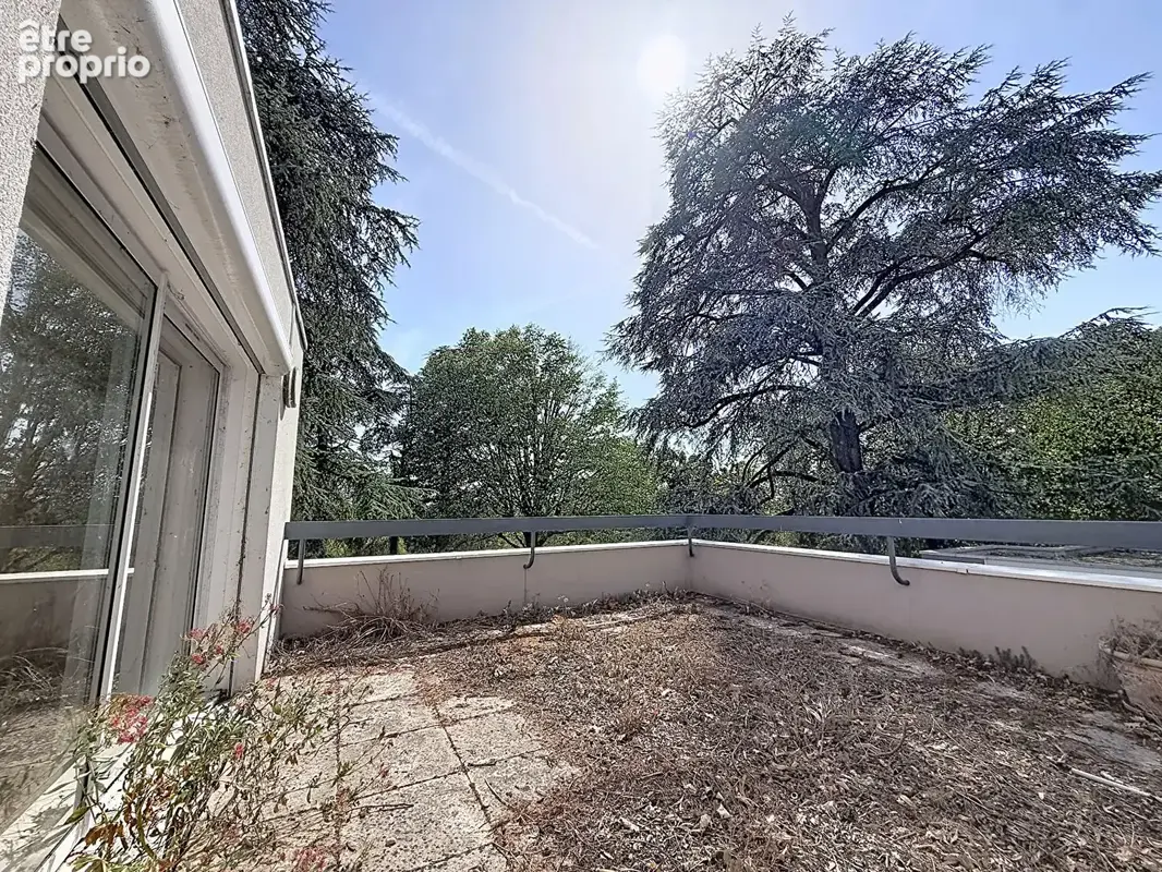 Grand plateau de 141 m² + terrasse de 30 m² sans vis-à-vis + parking privatif - photo 4