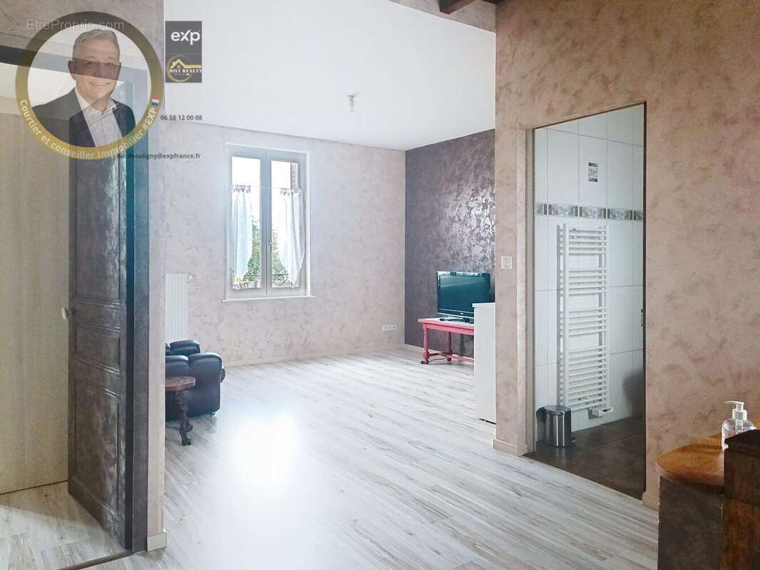 Salle de vie de l'appartement (1er) - Appartement à CUISERY