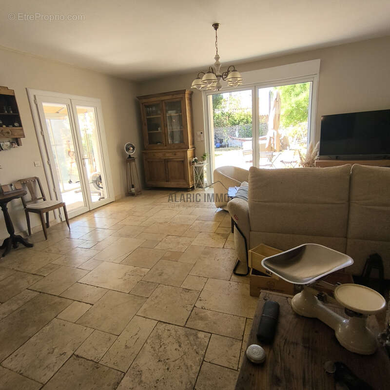 Maison  de charme en pierre avec jardin clos et parking privé - photo 8