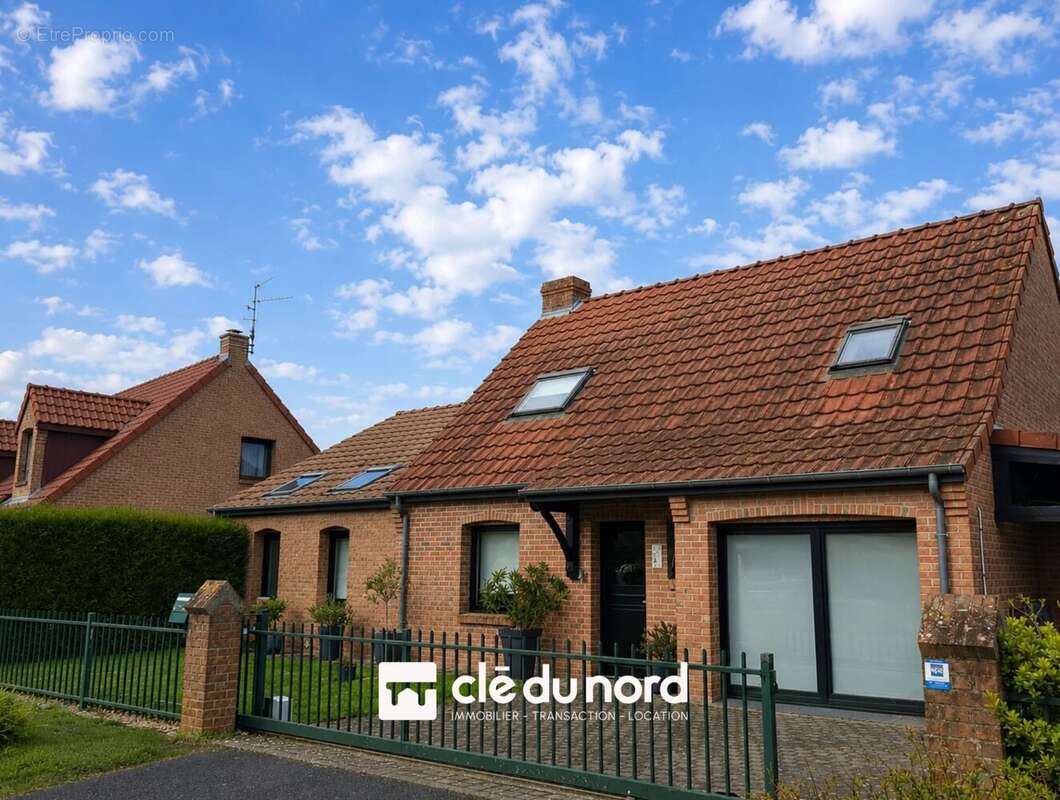 Maison à LA CHAPELLE-D'ARMENTIERES