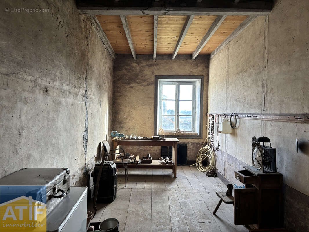 Maison à SAINT-ROMAIN-D'URFE