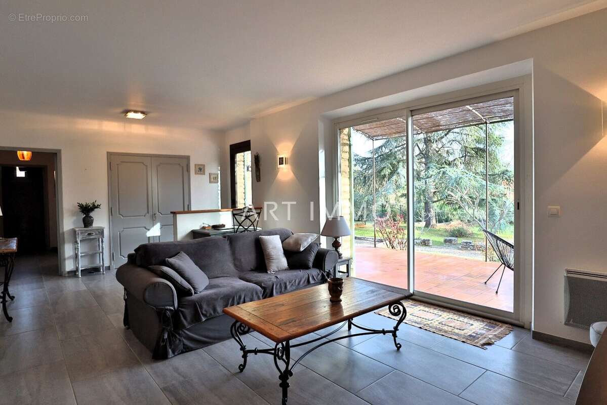 Maison à SAINT-SATURNIN-LES-APT