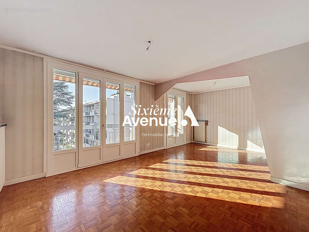 Appartement à DECINES-CHARPIEU