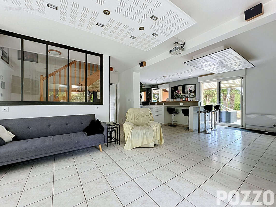 A Vendre - Bacilly - Maison 7 pièce(s) 187 m² - Piscine - Vie de plain pied - photo 10