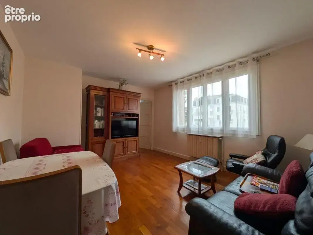Aix-les-Bains — Coup de cœur pour ce lumineux T2 de 52 m2 au 3ème étage avec ascenseur ! - photo 1