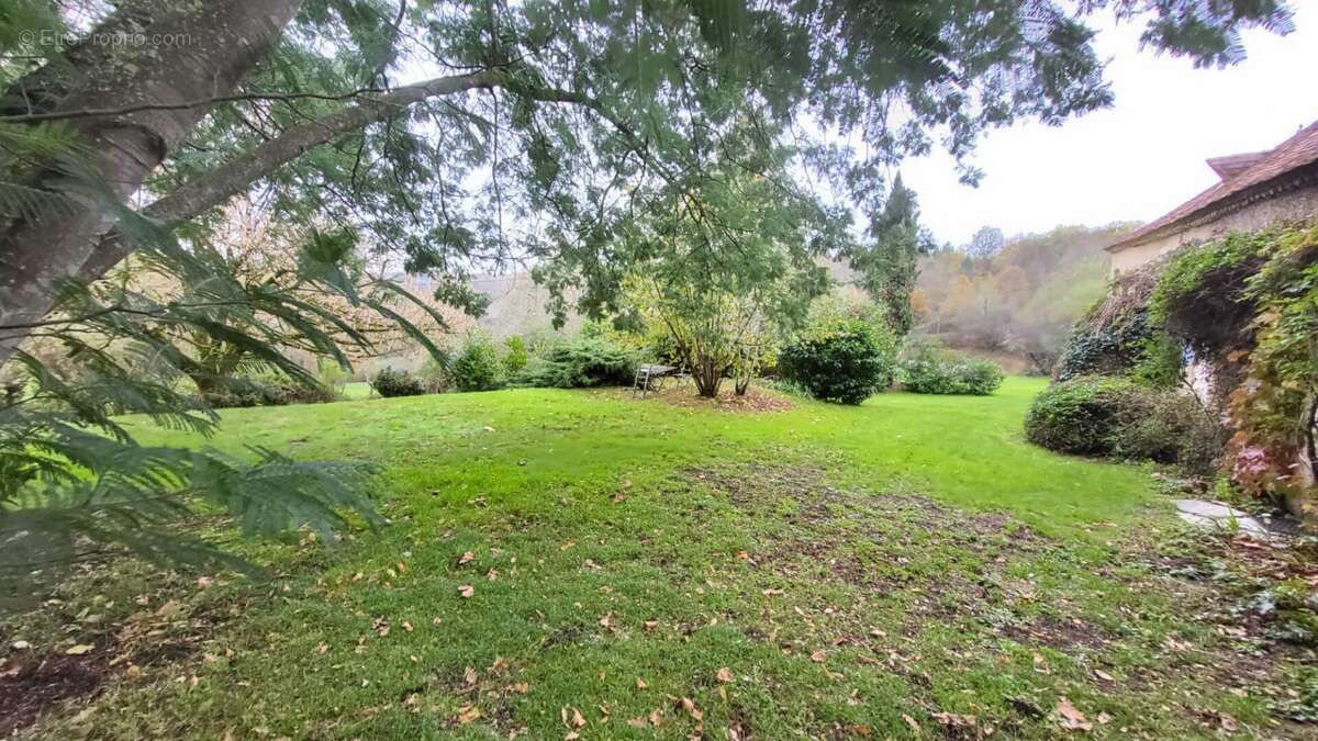 Maison à SAINT-JEAN-D&#039;ESTISSAC