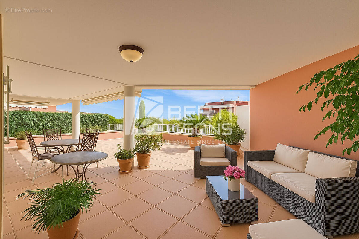 Appartement à MANDELIEU-LA-NAPOULE