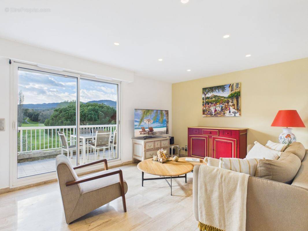 Appartement à MANDELIEU-LA-NAPOULE