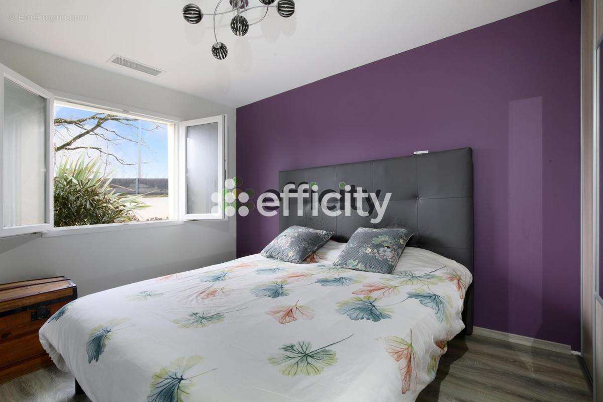 Maison à LAUZERVILLE