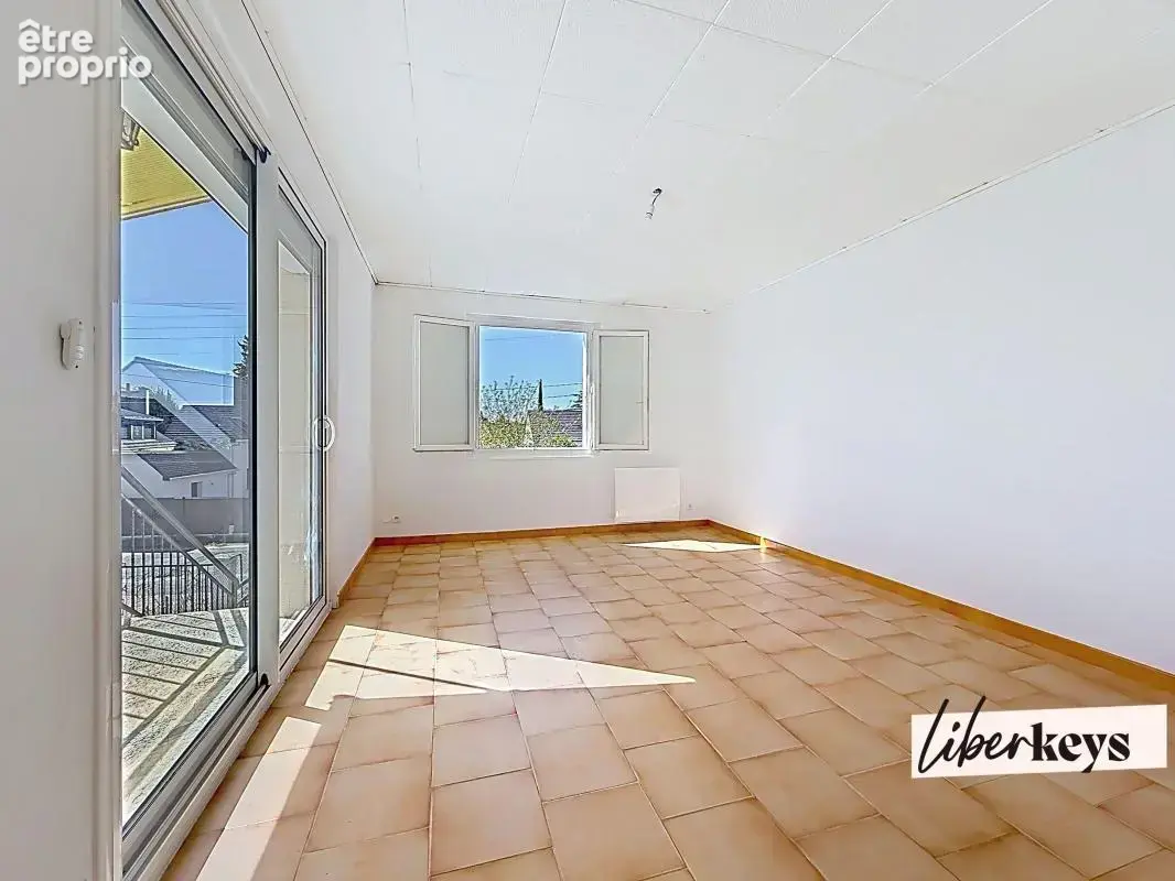 METTRAY – Maison familiale avec 4 chambres, sous-sol et grenier – Terrain 876 m² - photo 2