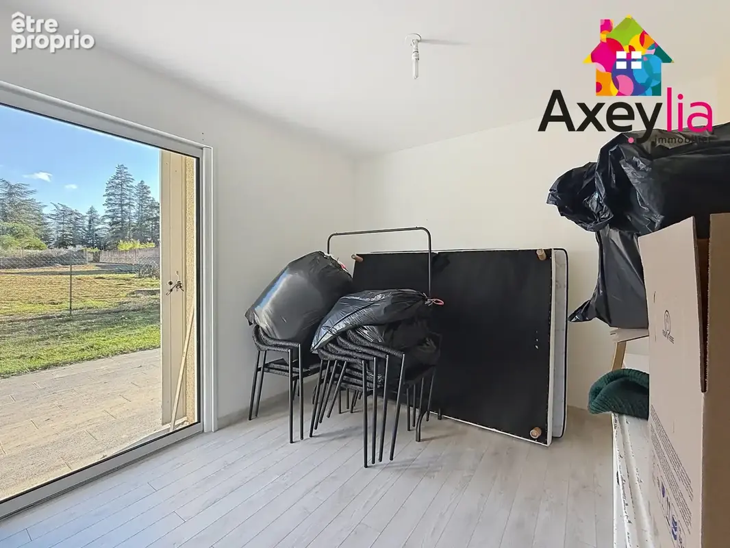 A vendre - riorges - maison de plain-pied pmr avec quatre chambres, garage et terrain - photo 14