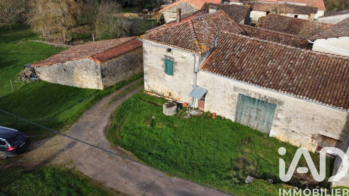 Photo 1 - Maison à FEUILLADE