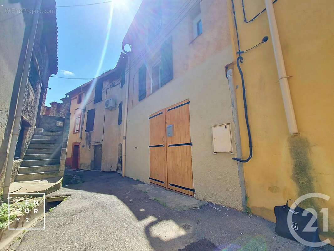 Maison à PEZILLA-LA-RIVIERE