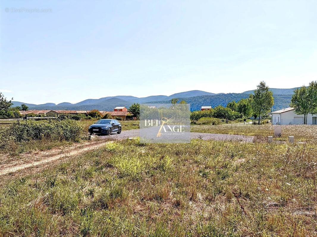 Terrain à VALLON-PONT-D&#039;ARC