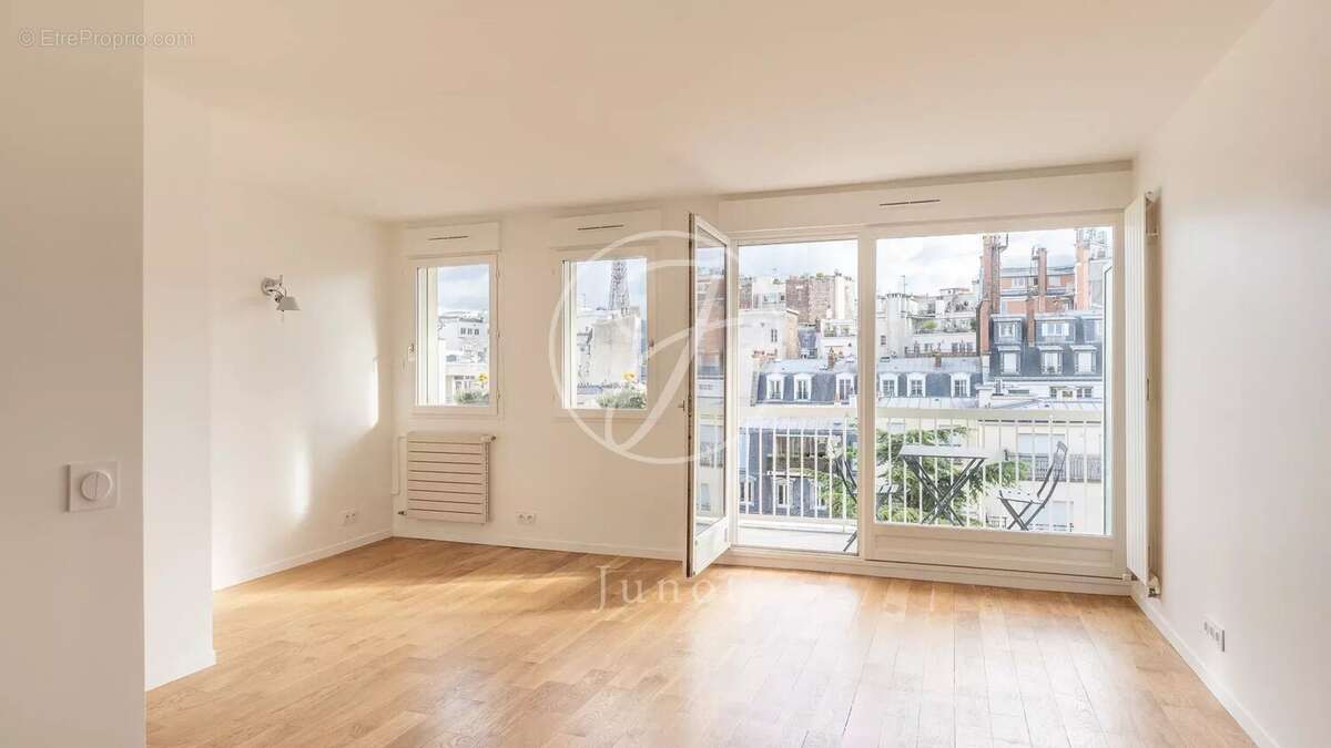 Appartement à PARIS-16E