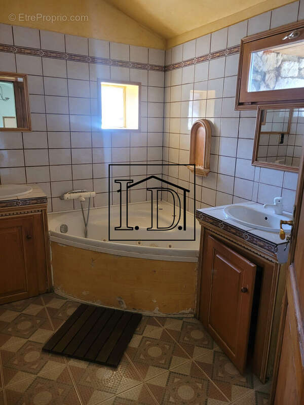 salle de bain - Maison à SAINT-CERNIN-DE-LABARDE