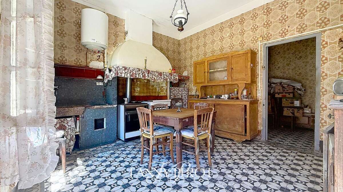 Saint-Cyprien - Maison à rénover sur beau terrain avec de multiples possibilités - photo 4