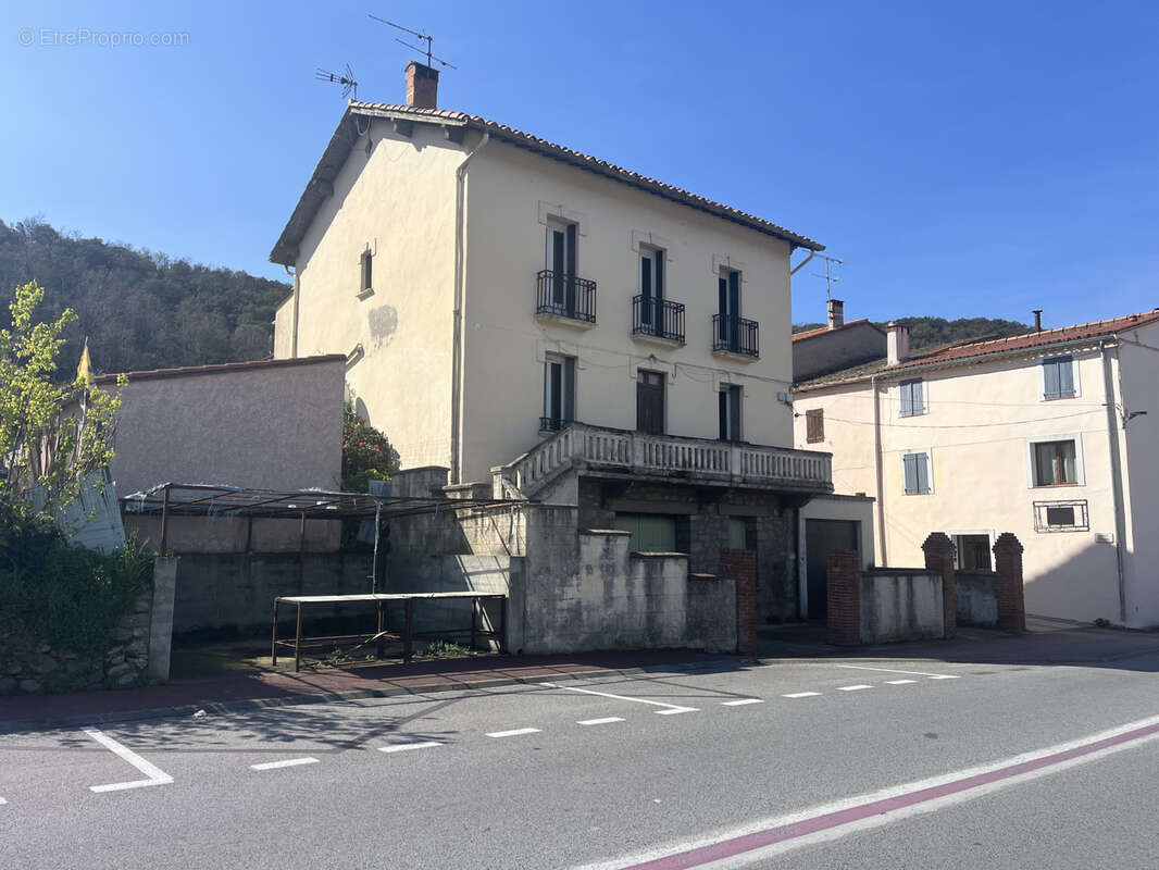 Appartement à REYNES