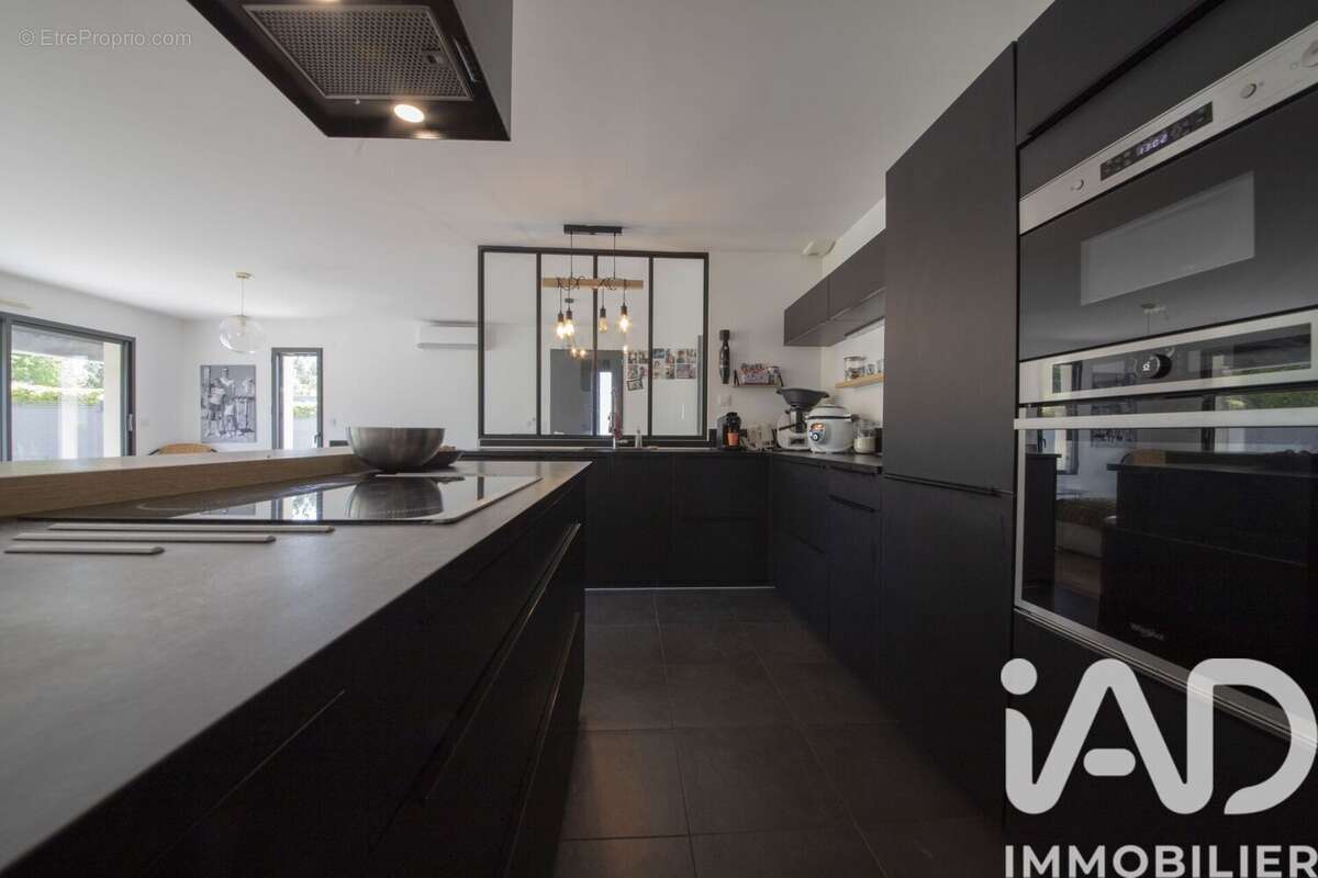 Maison 108 m² à La Roque-Sur-Pernes  - photo 7