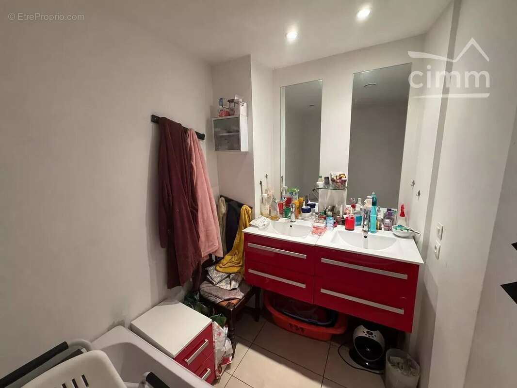Maison d'habitation avec dépendances et jardin - photo 8