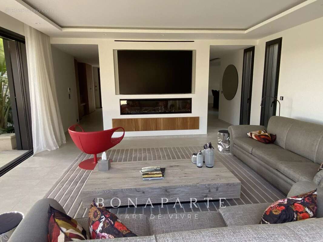 Sainte-maxime - jolie villa contemporaine de 230m² - a pieds de la plage de la nartelle - photo 4