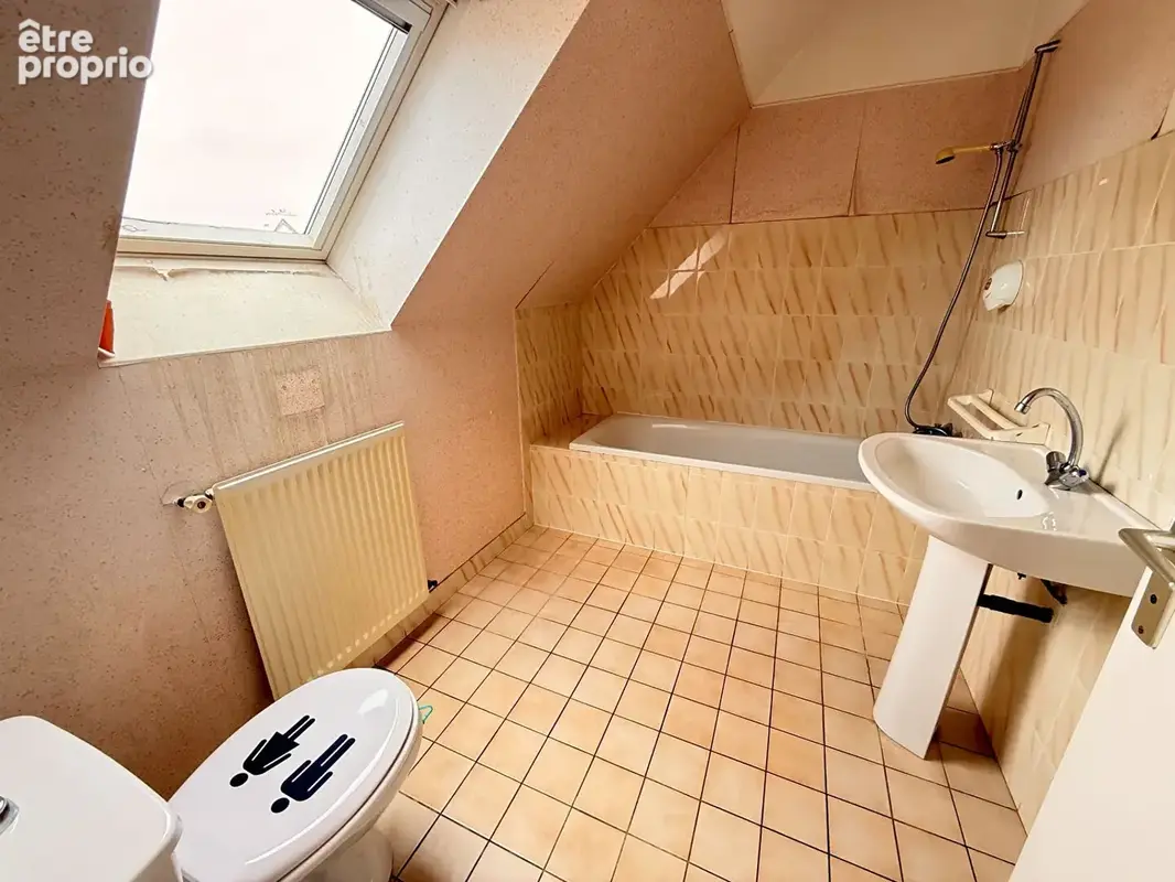 SANTEC, proche commerces, maison de 1989 à réaménager. - photo 8