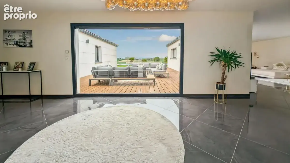 Grande maison de plain-pied avec garage et piscine - photo 3