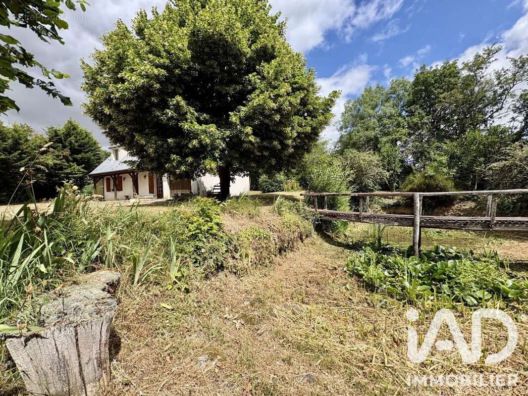 Maison 125 m² à Neuille-Le-Lierre  - photo 5
