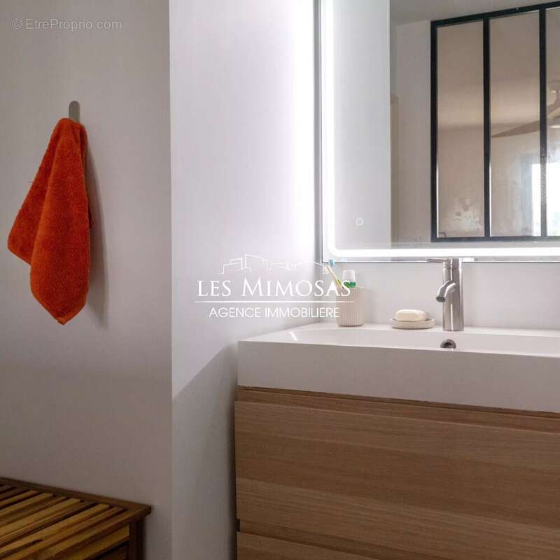 Appartement à LE MUY