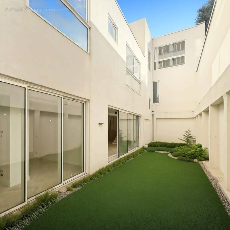 Appartement à CHARENTON-LE-PONT