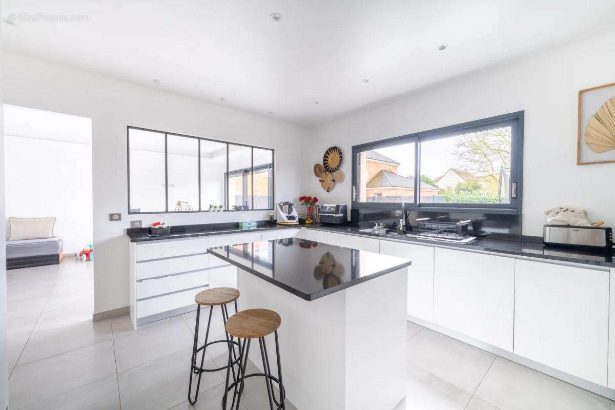 Maison à LES MUREAUX