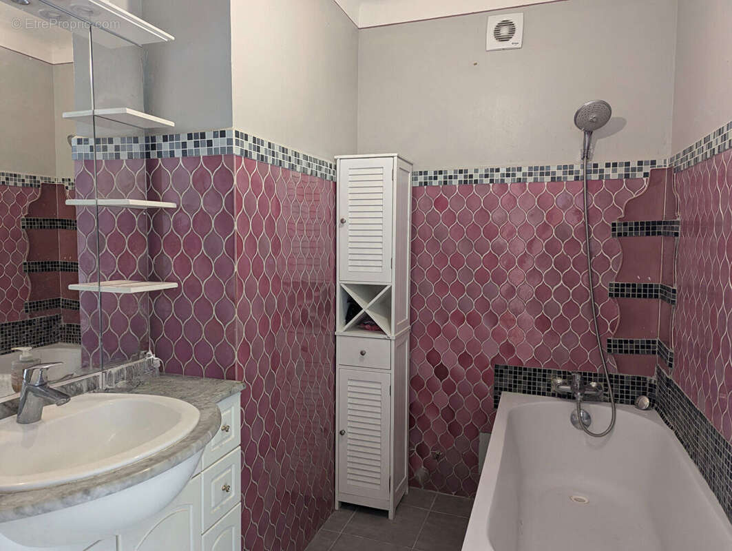 Appartement à SALERNES