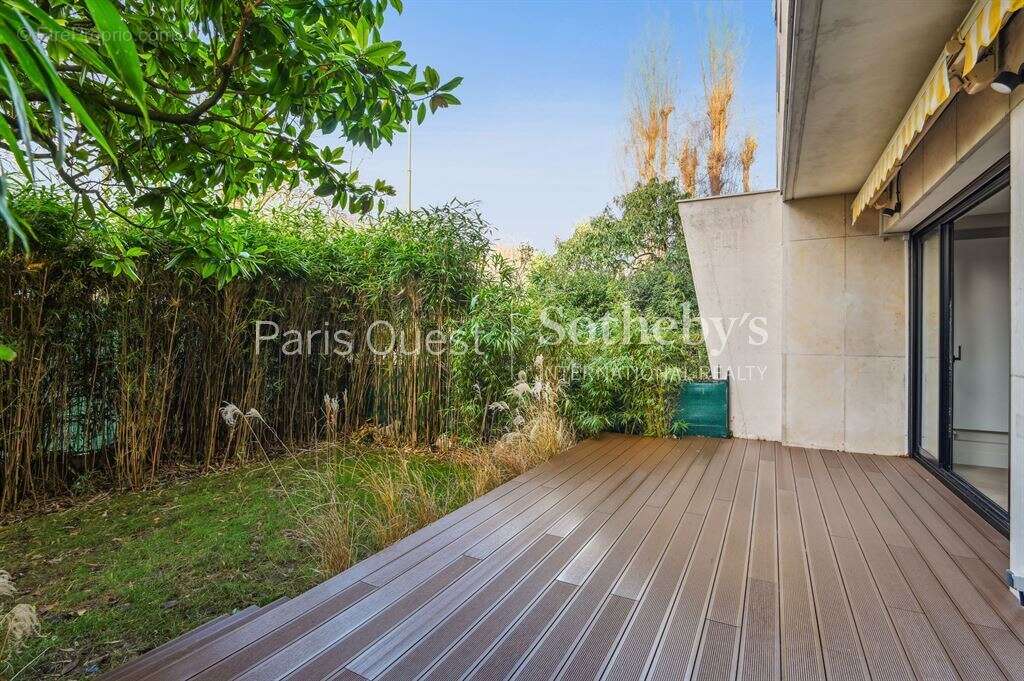 Appartement à PARIS-16E