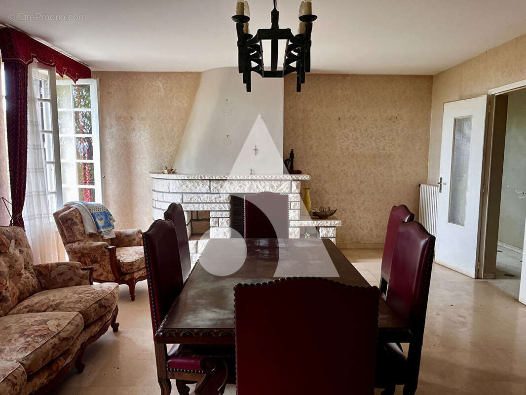 Maison à LACAPELLE-MARIVAL