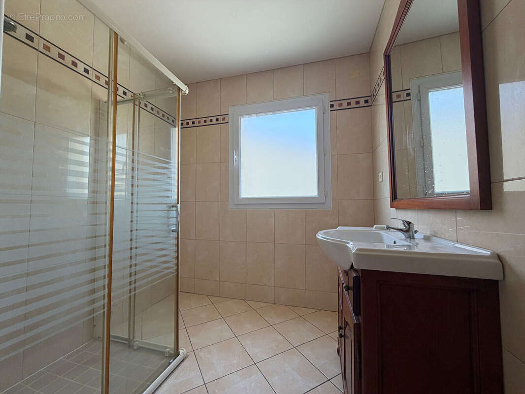 EXCLUSIVITÉ : A 2 min au Nord de Rochefort : Breuil-Magné Maison plain-pied, 3 chambres, garage, jardin - photo 5