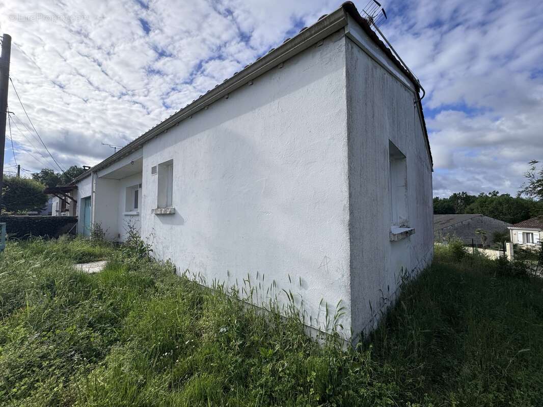 Maison 65 m² à Montguyon  - photo 6