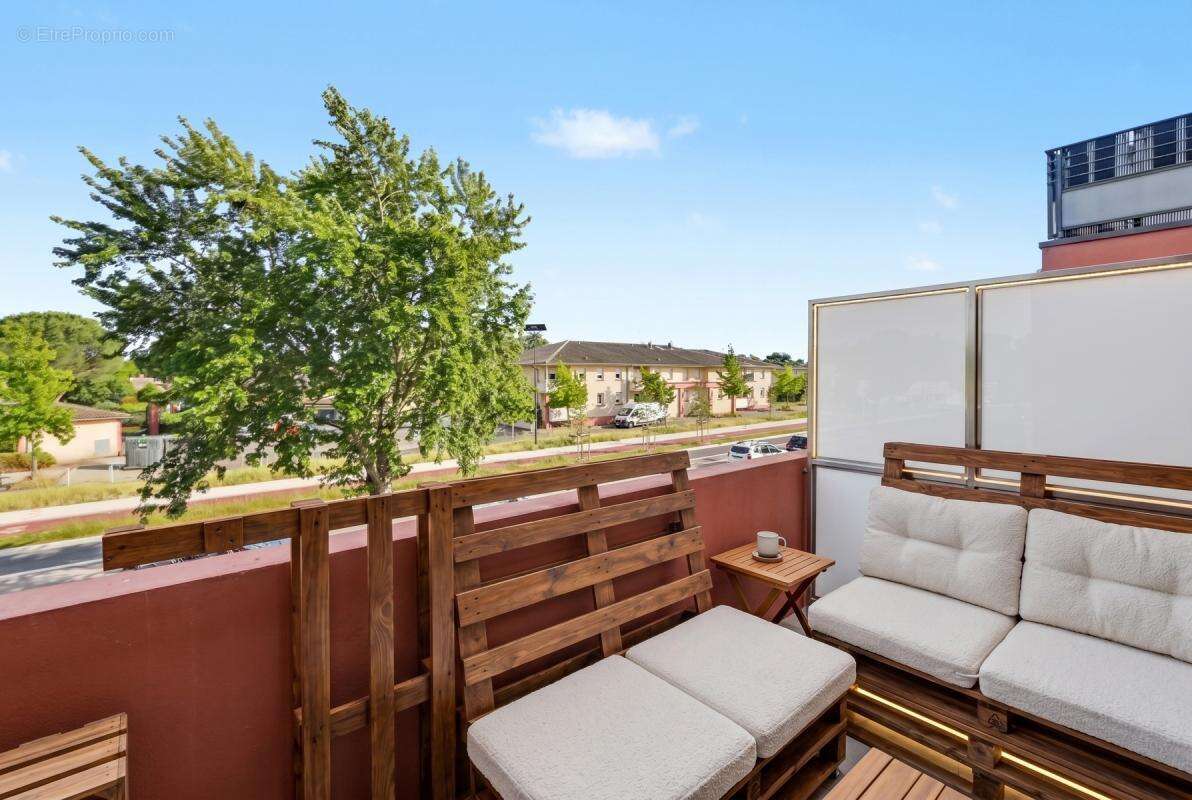 Appartement 3 Pièces récent - balcon  + parkings - photo 4