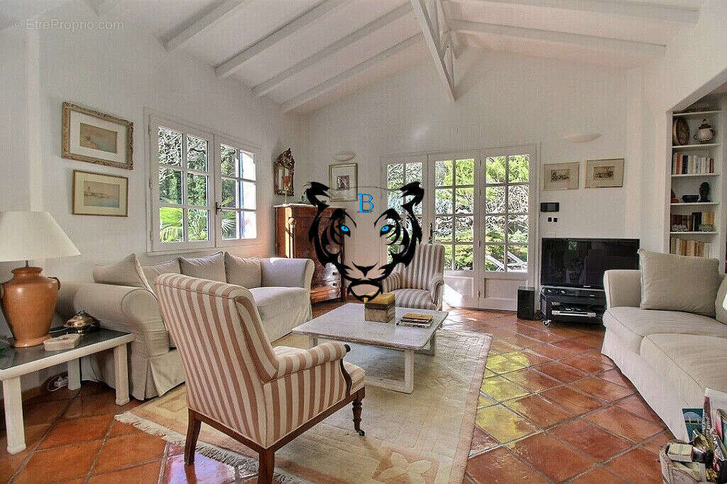 Maison à MONTFERRAT