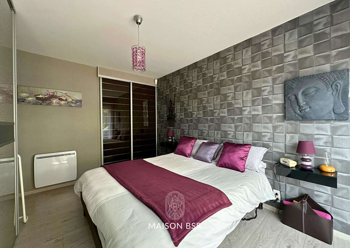 Coup de coeur! Maison de plain pied 117 m2  jardin Paysager de 1256 m2 , jacuzzi et garages. - photo 10