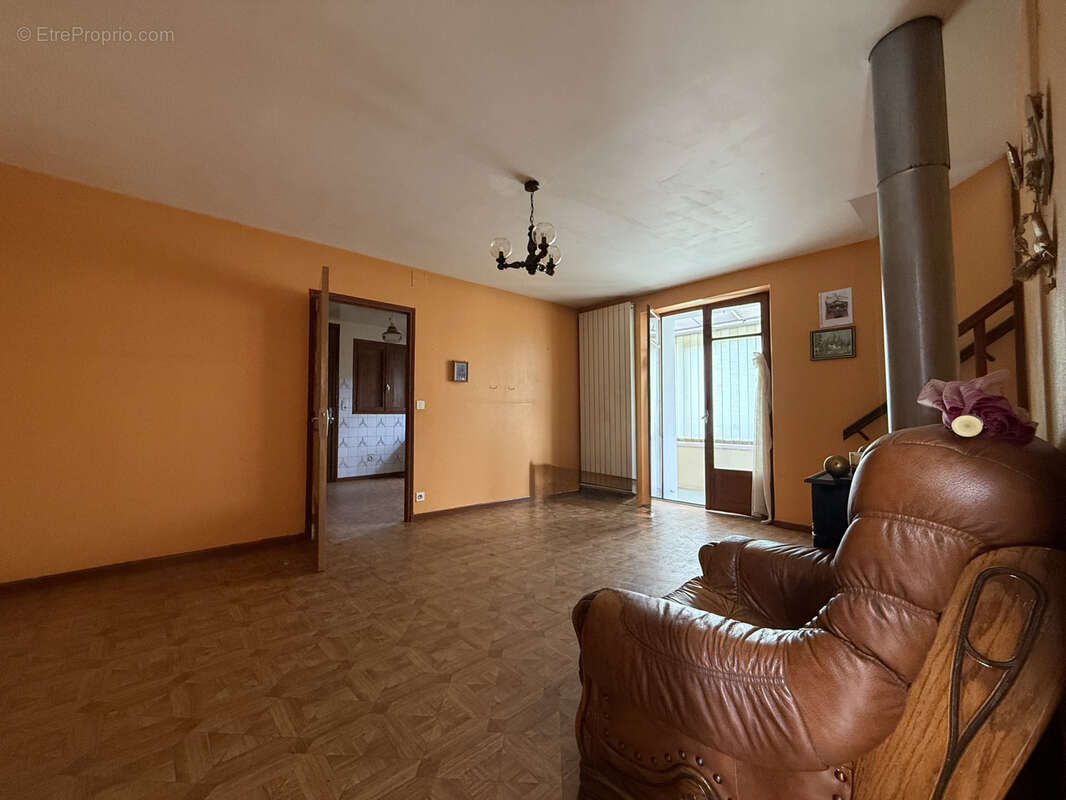 Maison de village avec vue dominante sur la vallée du Lot   Fort potentiel d'aménagement - photo 8