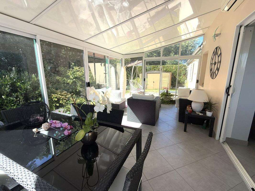 Maison à SAINT-DENIS-DE-L&#039;HOTEL